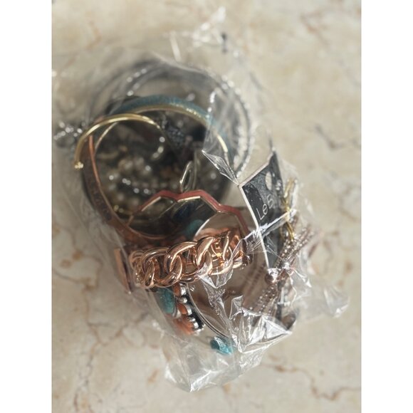 Mixed Designer Jewelry Lot braceletIncluding Guess & Le Bangle Styles With Rhine - Picture 4 of 7